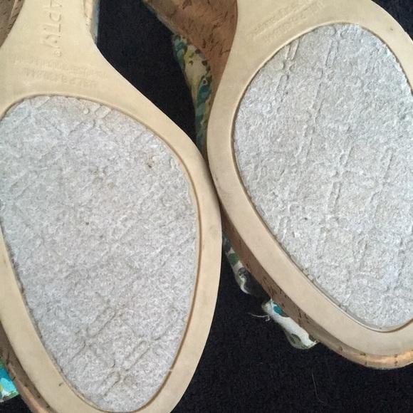 Apt 9 Green And Blue Open Toe Wedges Women’s Shoes - Picture 8 of 13